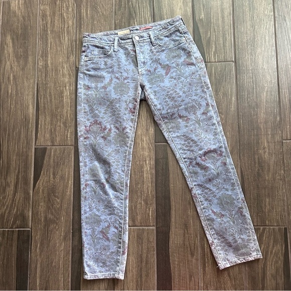 Anthropologie Pilcro Slim Boyfriend Jeans in Floral Print Faded Blue Sz 26 - Picture 3 of 10